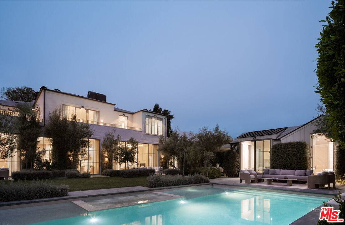 127  S Burlingame Ave 7BR Brentwood La
