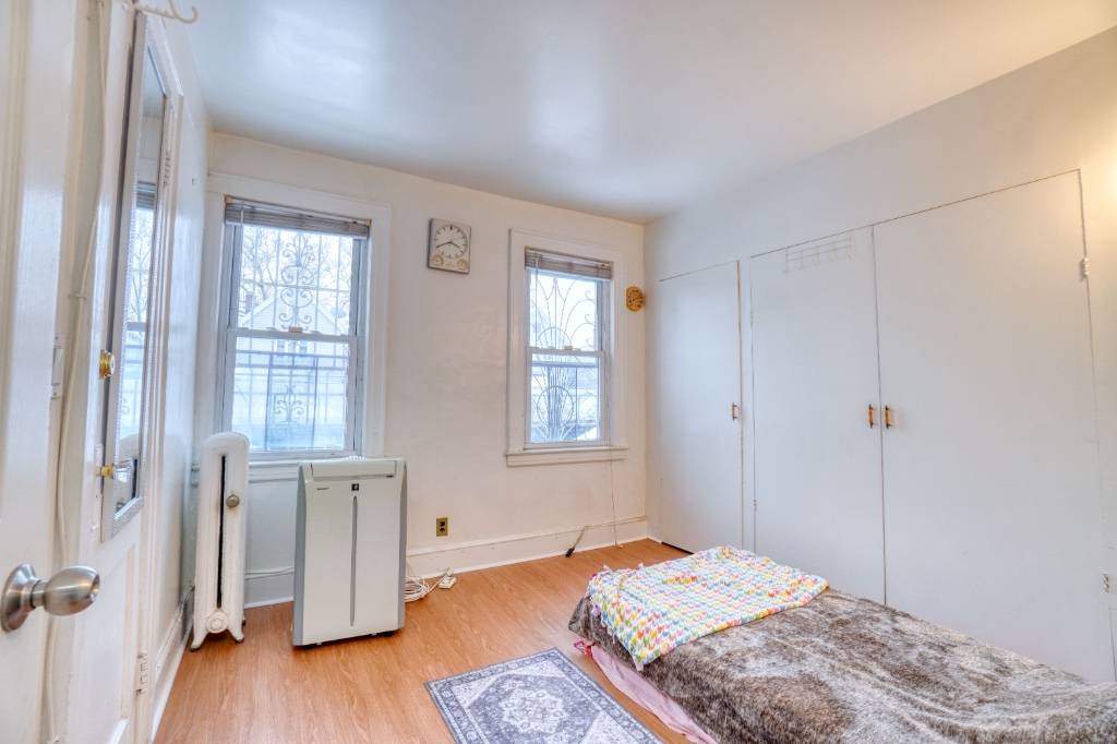 Welcome to 63 10 Saunders Street, a house that has been lovingly cared for by the same owner for nearly two decades.