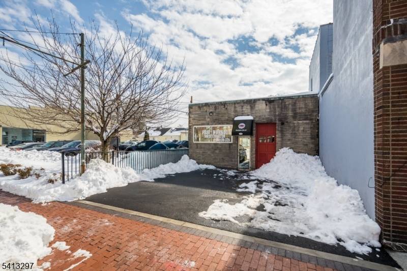 Commercial building for sale in the heart of Maplewood !