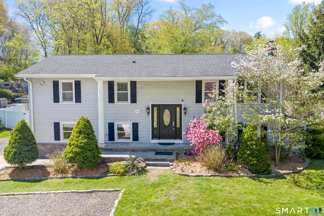 MULTIPLE OFFERS HIGHEST AND BEST TUESDAY 5 5 AT 5PM Welcome to 103 Ponus Ave, a move in ready hi ranch nestled in the highly desirable West Norwalk neighborhood.