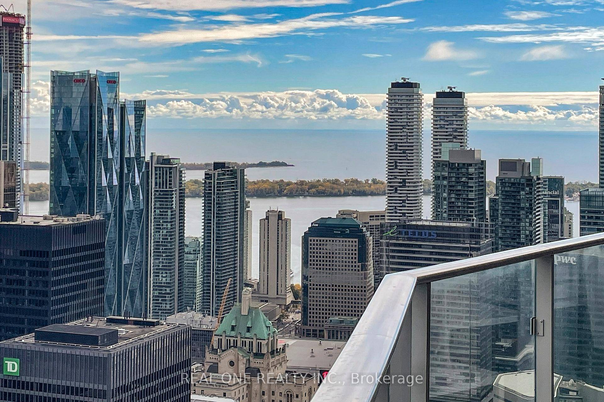 One of the exclusive Private Estates above the 5 Star Shangri La Hotel, Toronto.