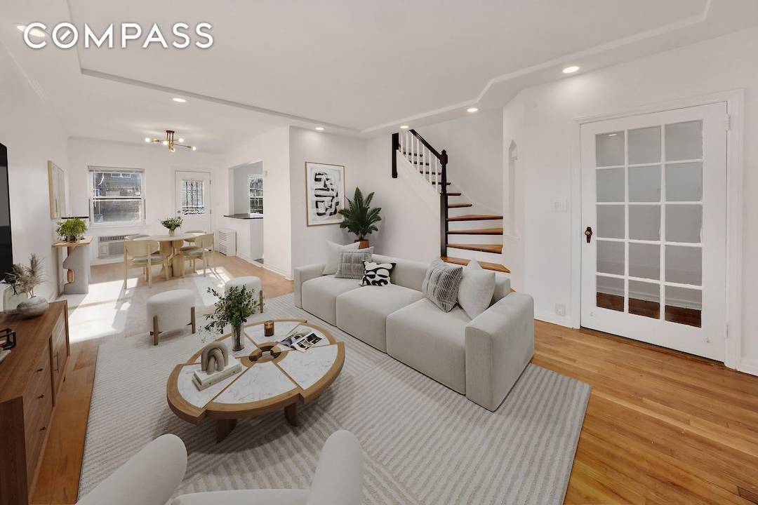 Looking for the comfort of a true home without giving up the convenience of city living ?