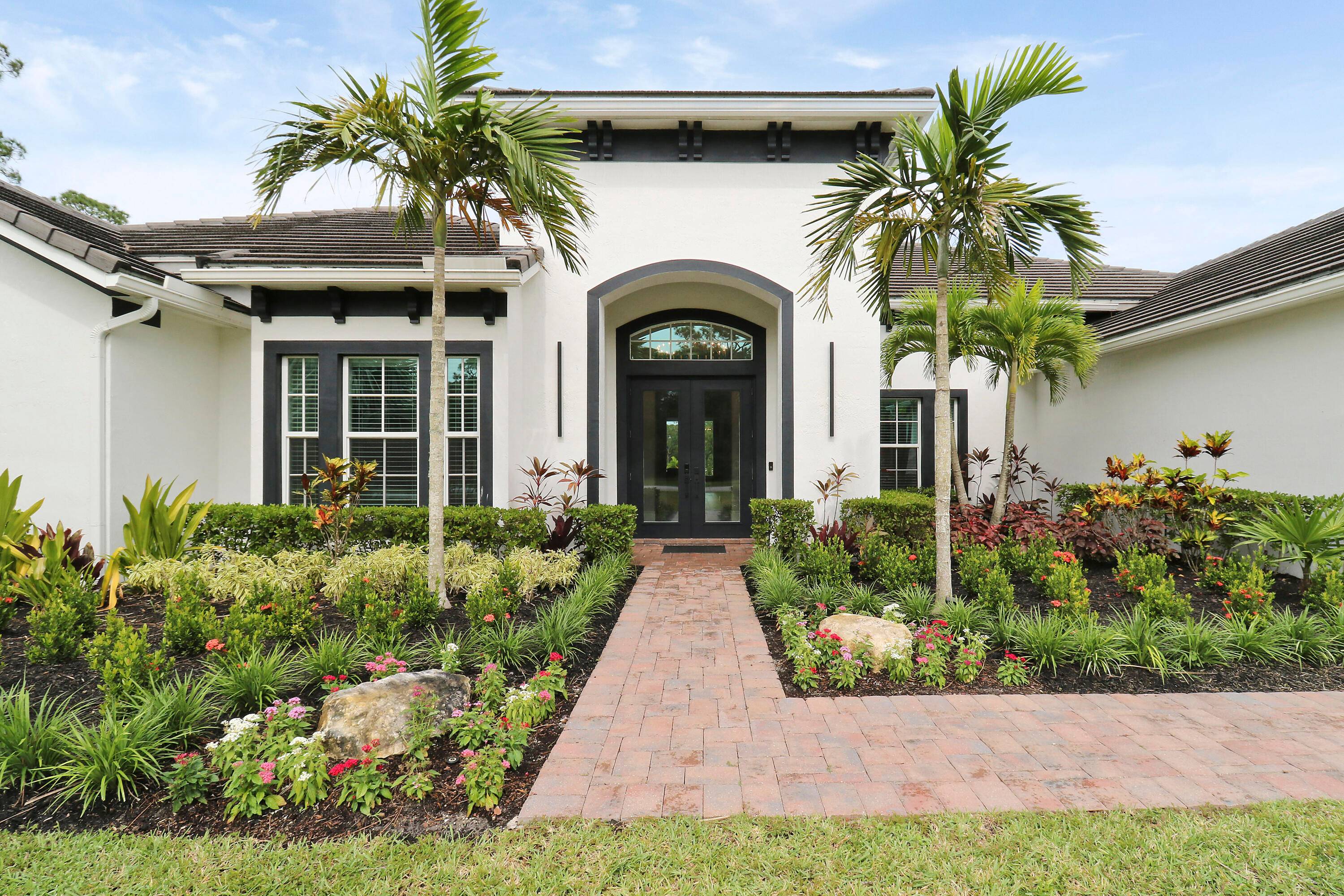 A true hidden enclave in Jupiter Farms, Reynolds Ranch is a very special community with only 32 estate homes, all with a minimum of an acre of land.