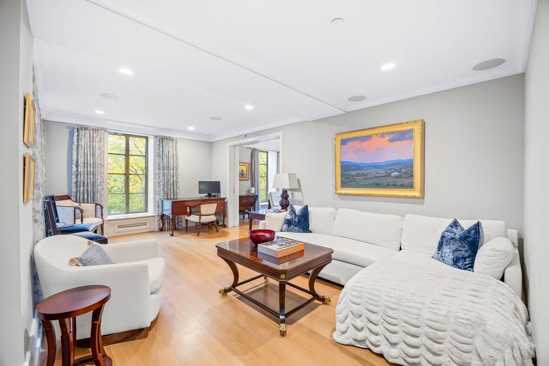A rare combination home in one of the Upper East Side s most storied addresses, Residence 5DG at the Barbizon 63 is a 3 bedroom, 3.