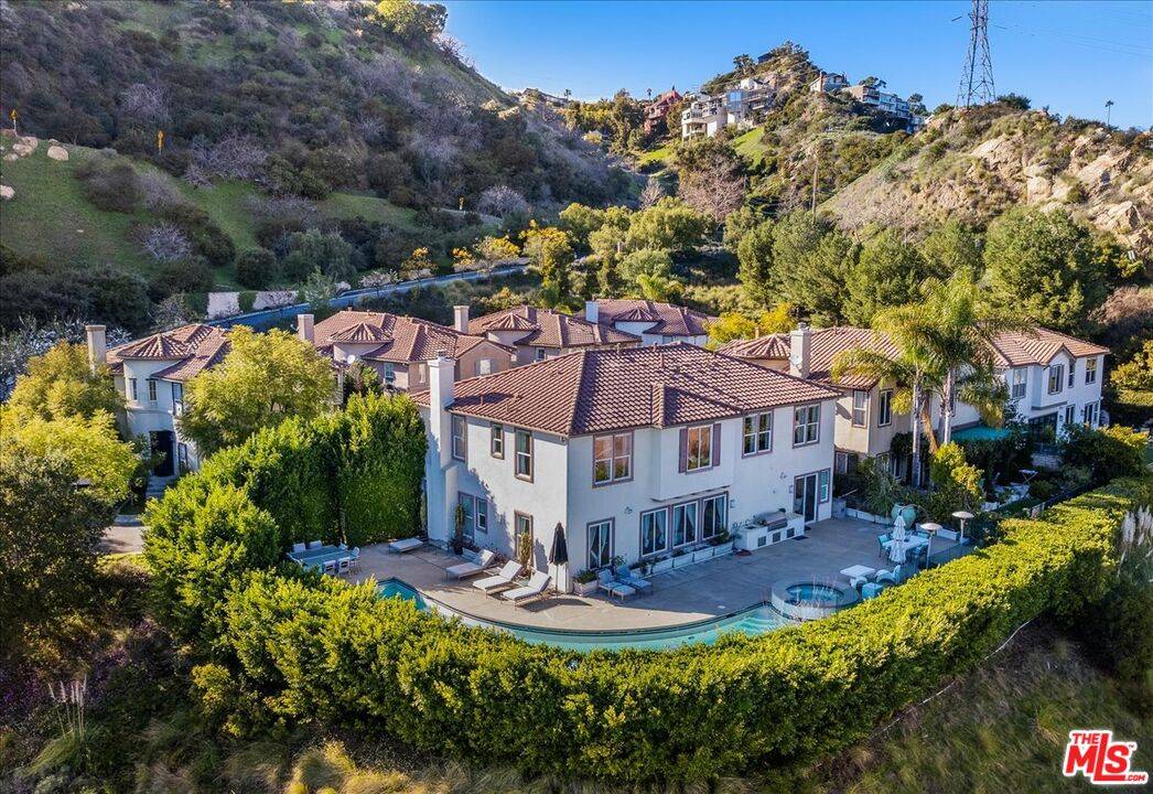 2752   Stone View Ct 5BR Hollywood Hills East La