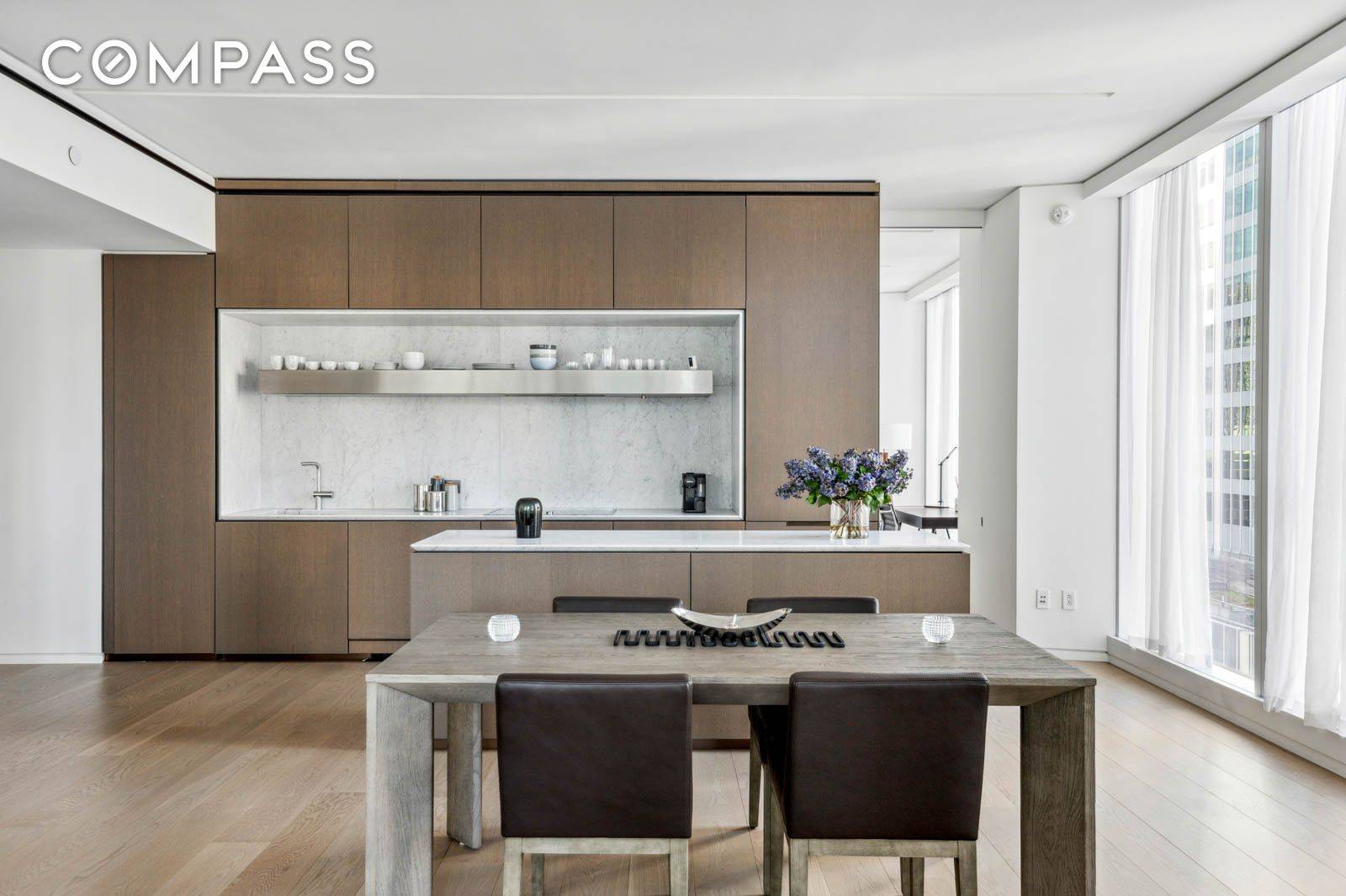 Indulge in the epitome of modern living at Selene, where refined elegance and urban sophistication converge.