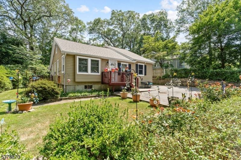 Discover the Surprising Space of This Indian Lake Ranch !