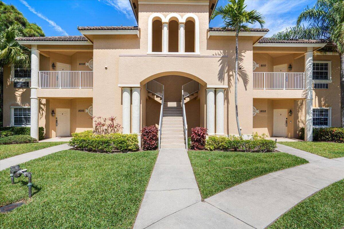 This stunning, upgraded ground floor condo in Castle Pines is the ideal vacation rental, winter getaway, or investment property.