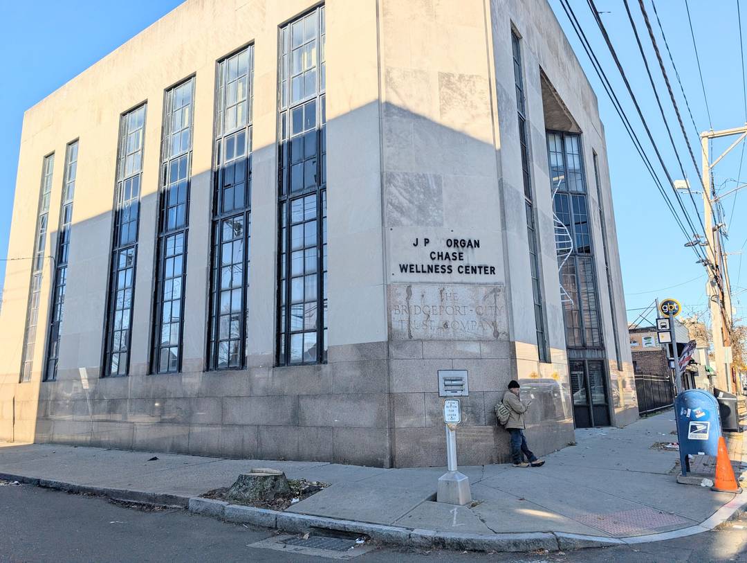 7358 Sq ft Commercial Space for Lease !