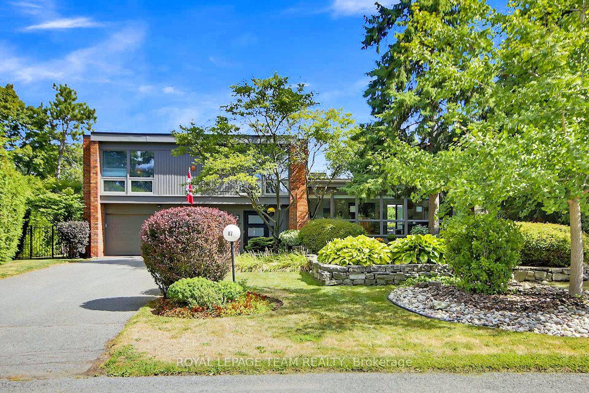 Lovely mid century split style home, built by Teron, in the original cluster community of Beaverbrook in Kanata.