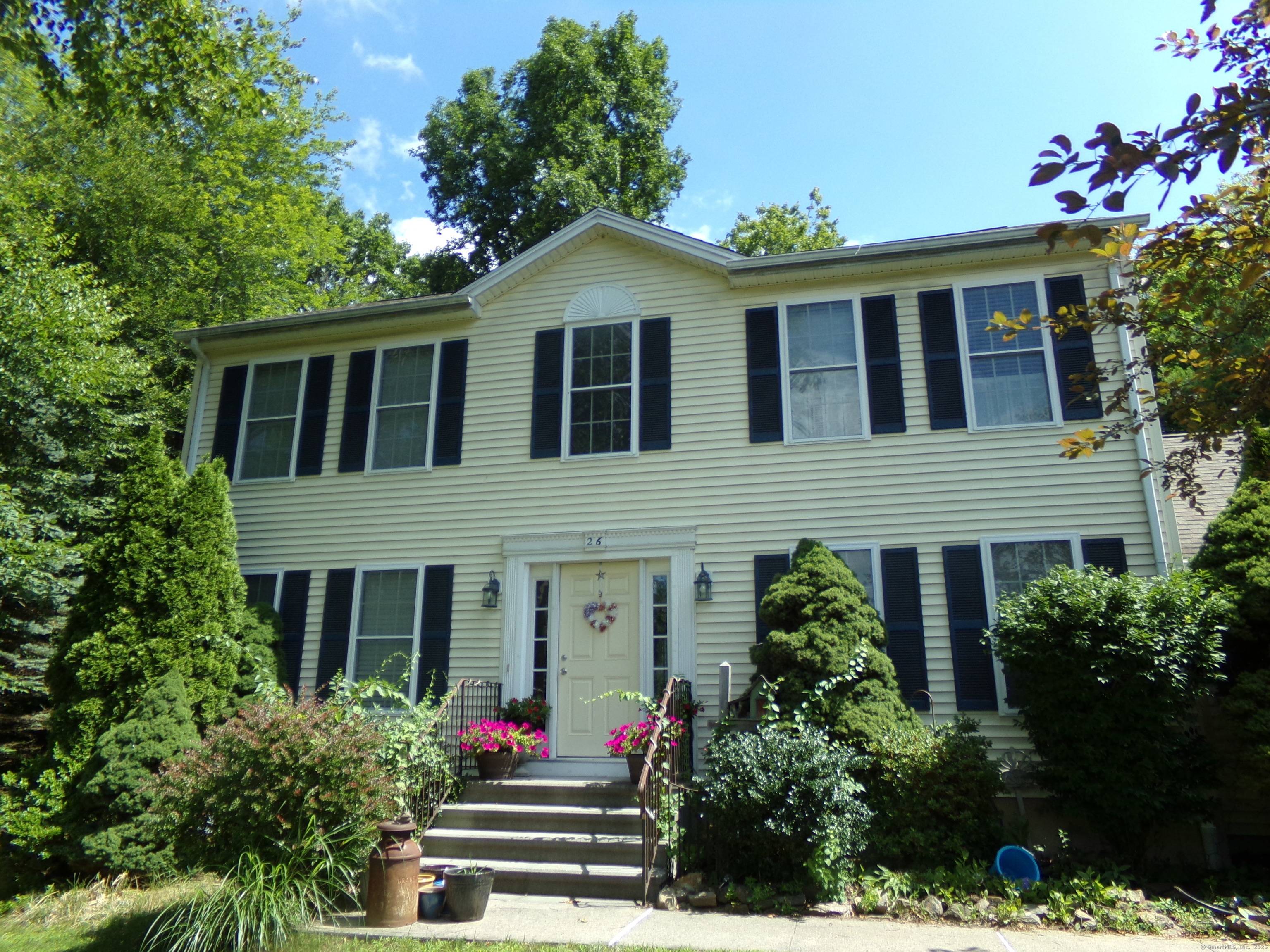 3 bedroom 21 2 bath Colonial in beautiful Highwood Farms Thomaston.