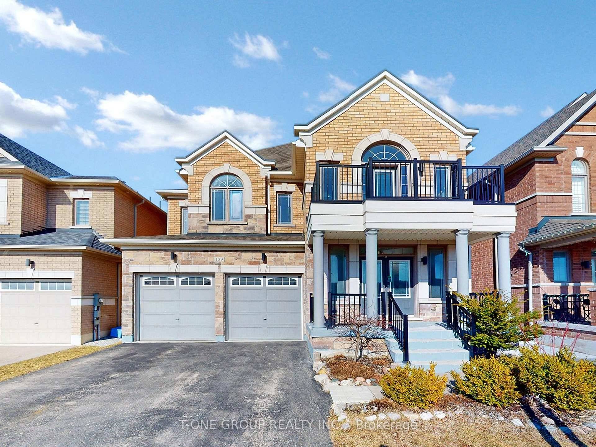 Welcome to this Stunning Detached Home 40' Lot built by ANDRIN, Beautiful and Spacious Layout with 4 Bedroom Office Loft, 4 Washroom, 3, 208 Sq Ft of Gracious Living Space, ...