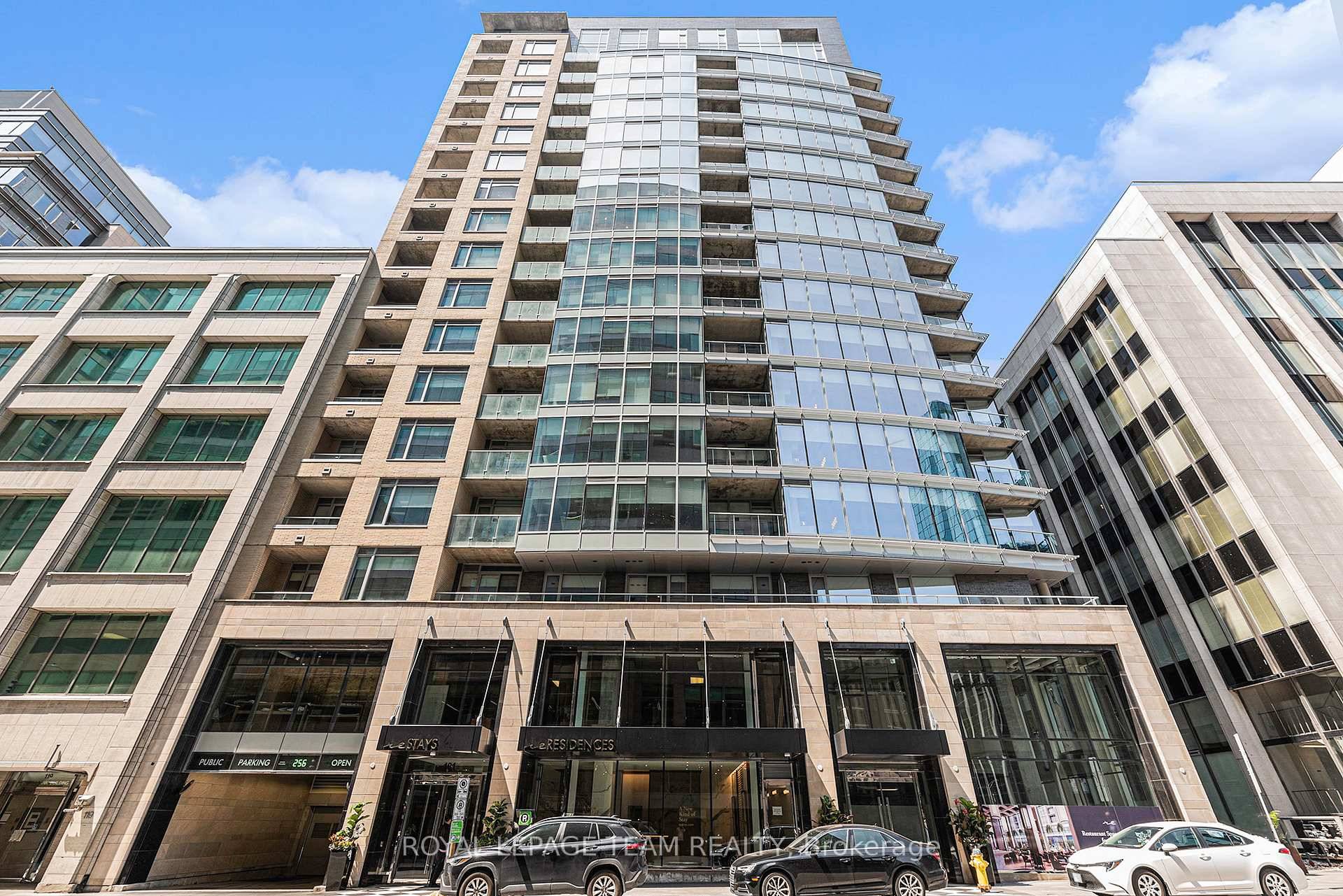 Exquisite 15th flr apartment with a Top Of The World View.