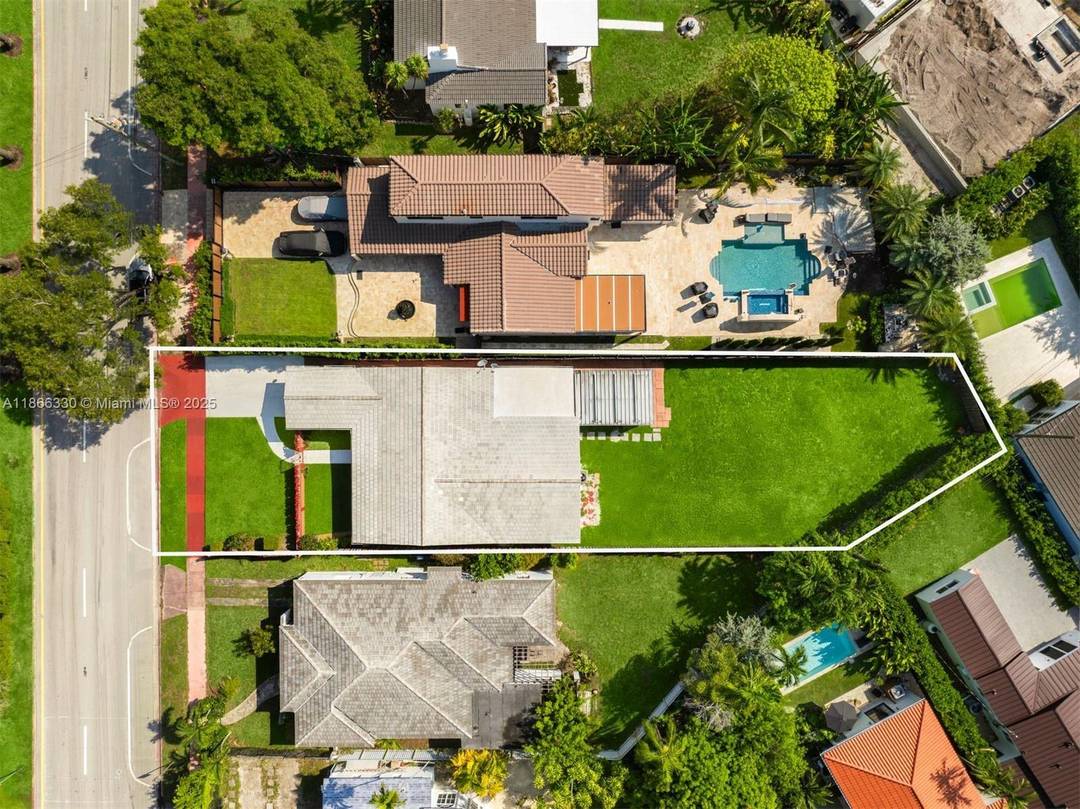 Fantastic development opportunity in the heart of Miami Beach.