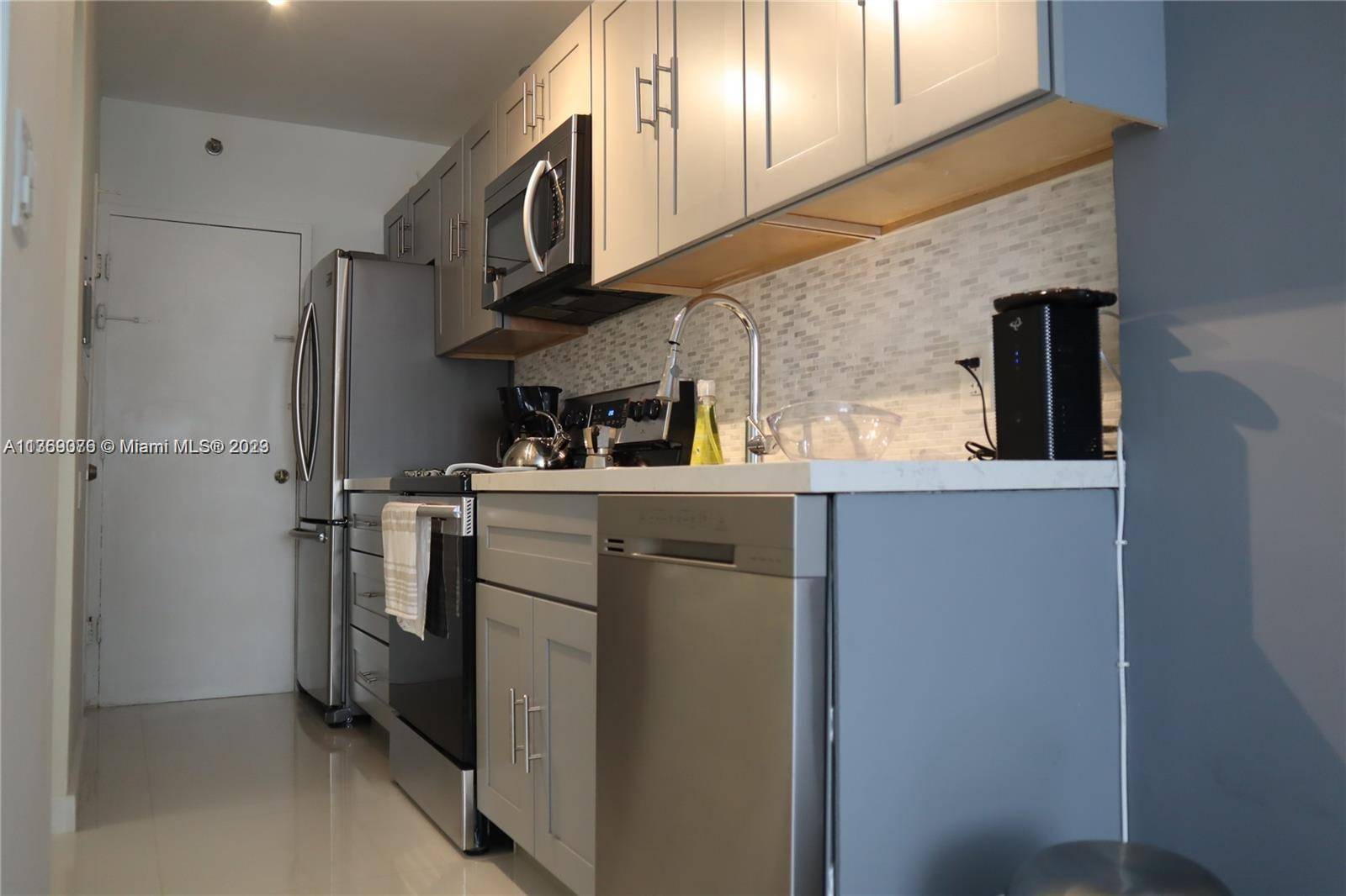 Beautiful fully renovated jr one bedroom in Decoplage condo, the best location in south beach !