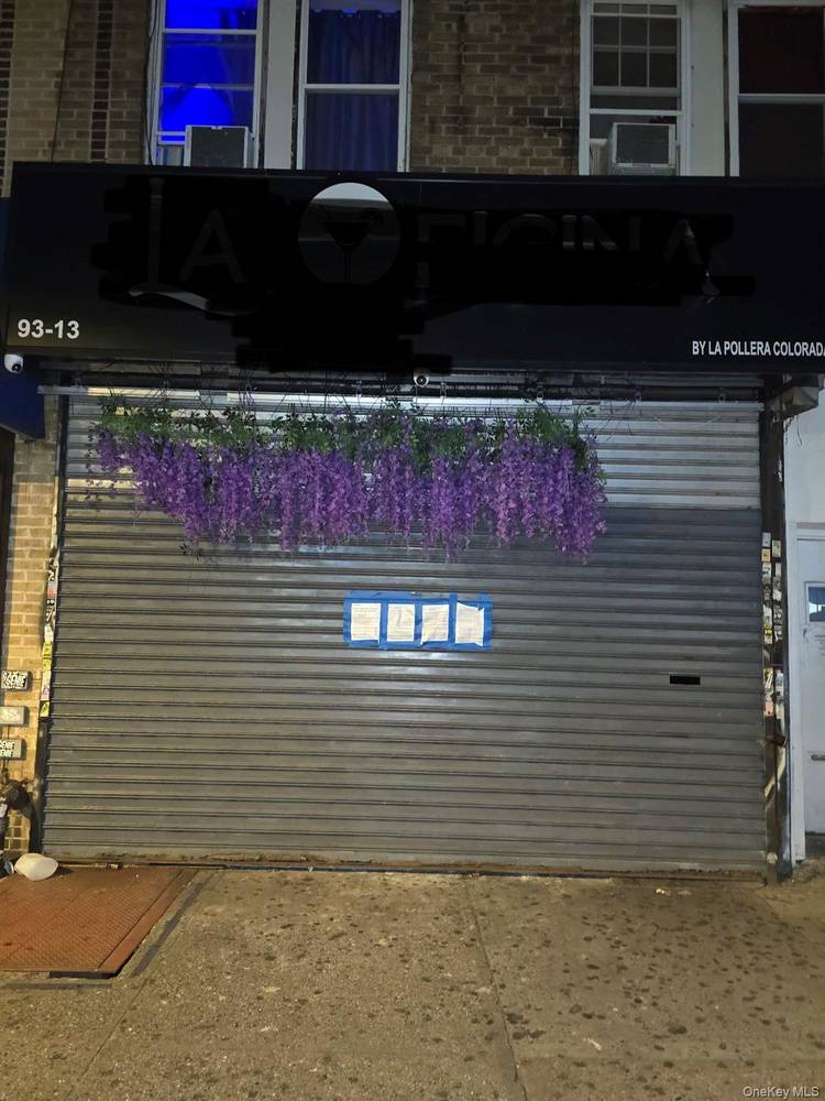 Excellent opportunity to lease a bar space in a high visibility location.