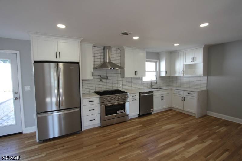 Beautifully Updated 3 Bedroom Ranch !