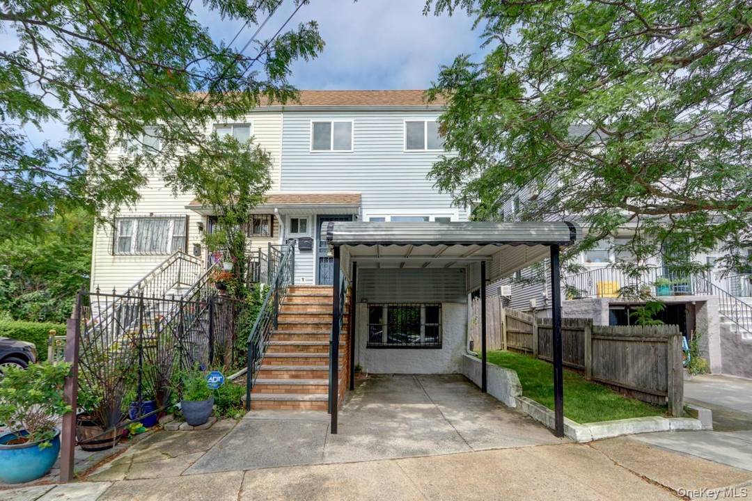 PEACEFUL WATERFRONT LIVING IN BAYSWATER, FAR ROCKAWAY !