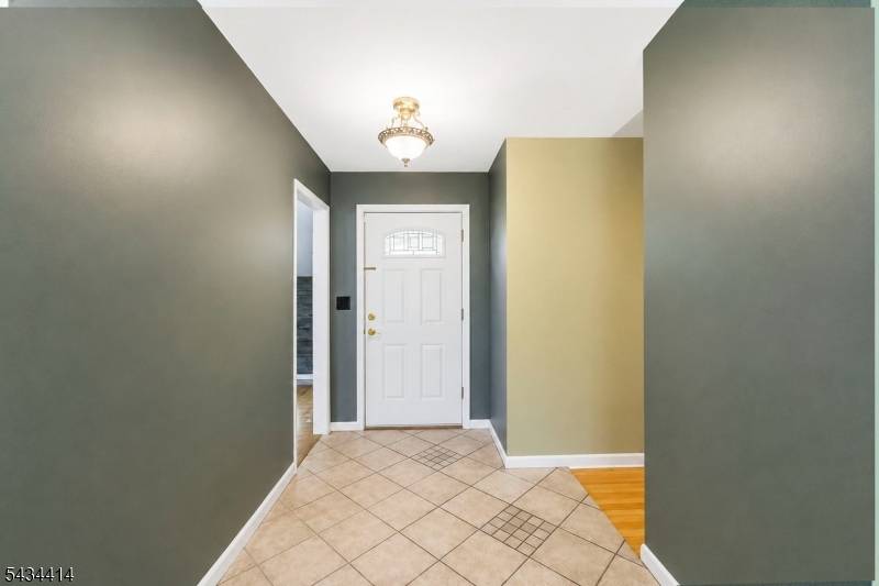 Welcome to your dream lake community lifestyle in highly sought after High Crest Lake !
