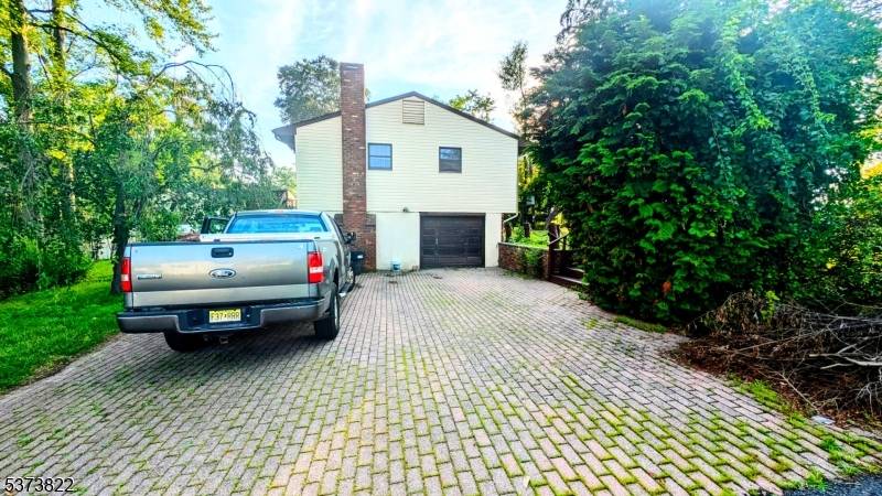 PETS ACCEPTED ! A gem in Lake Parsippany !