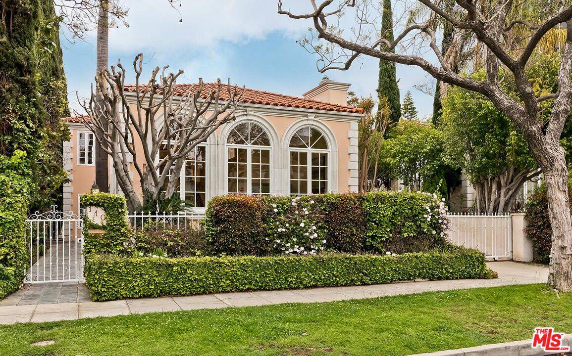 110 N Oakhurst Dr 5.0 Beverly Hills Post Office | B.H.P.O. LA