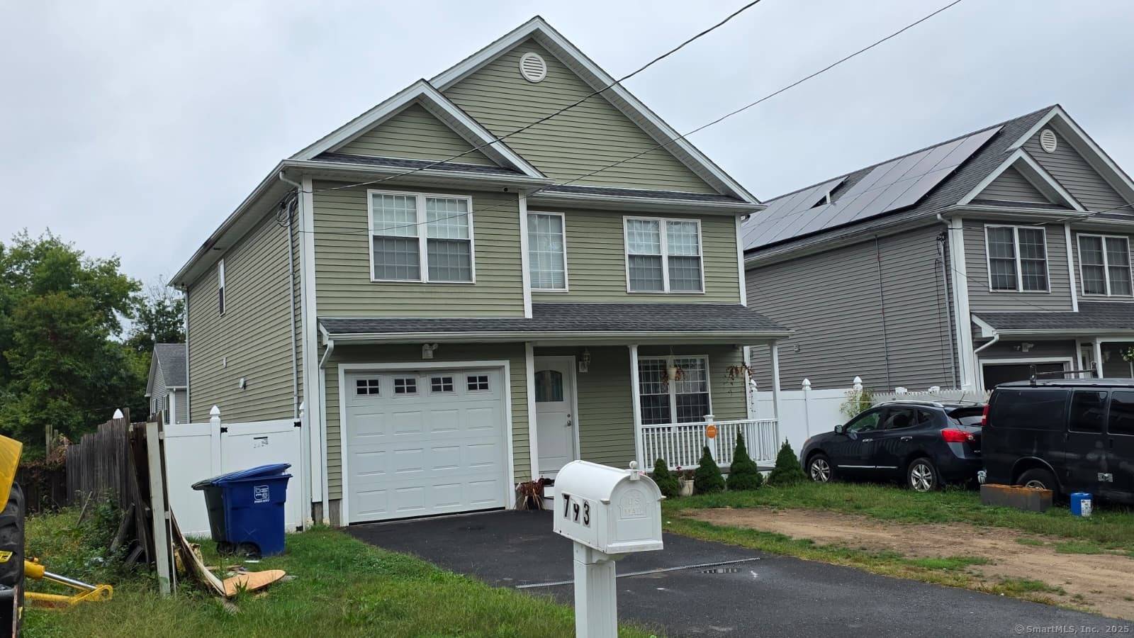 Welcome to this spacious and modern home built in 2020, now available for rent !