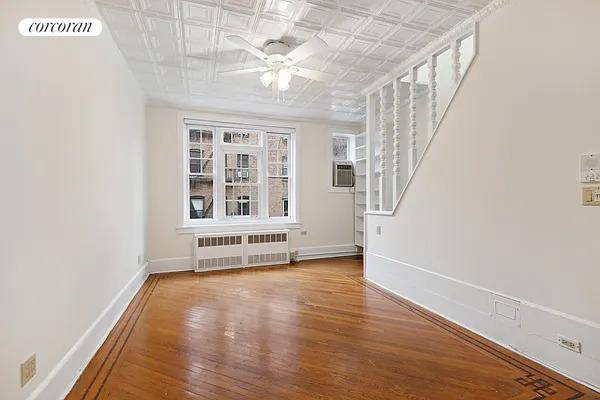 This lovely 1 bedroom, PLUS separate den office is nestled on a quiet cul du sac in the best neighborhood in New York.