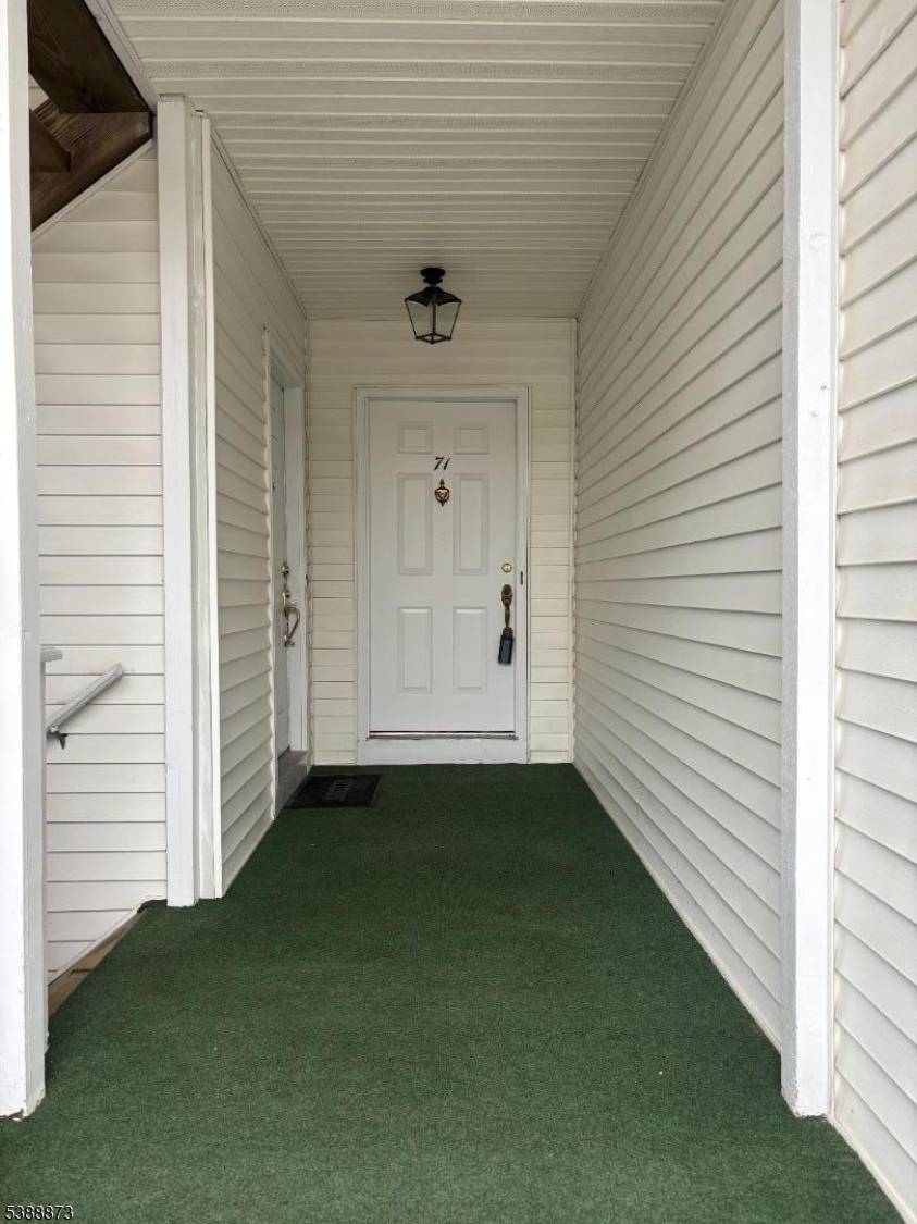 Welcome to this bright Baxter model end unit !