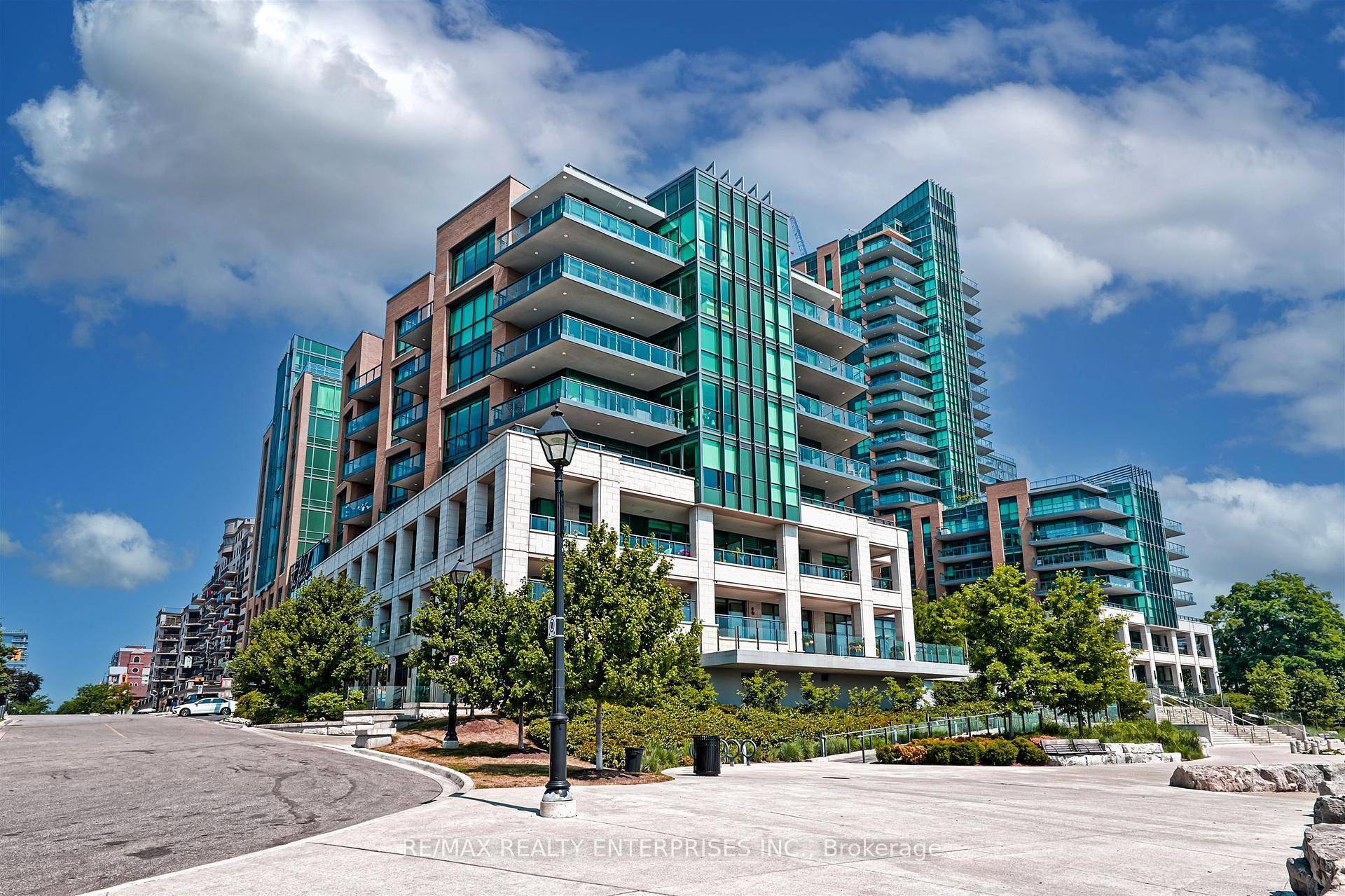 Lakeside luxury living at the elegant Bridgewater Residencies in the vibrant heart of downtown Burlington.