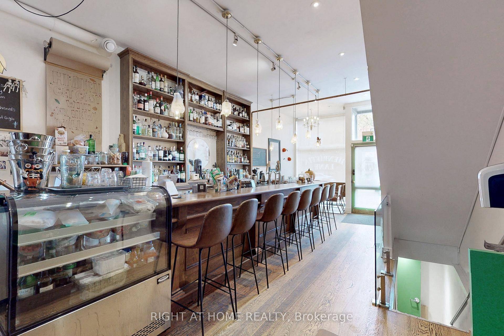 Nestled on the vibrant and sought after King St.