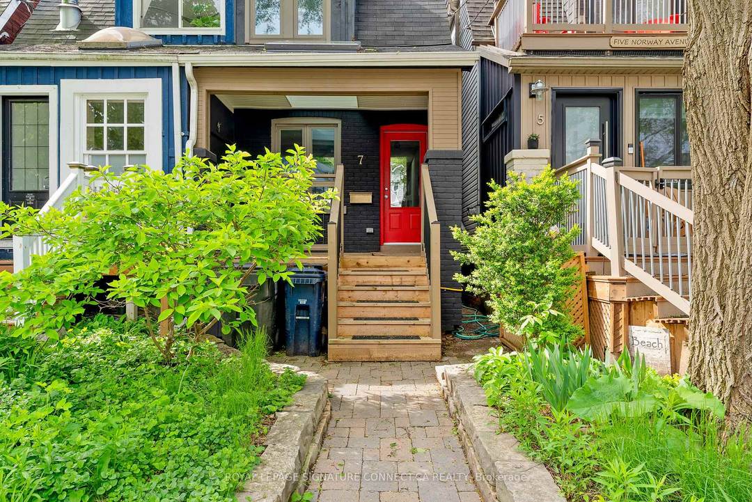 Fully Furnished 2 1 Bedroom Beach Home Available for 2 6 Month Term.