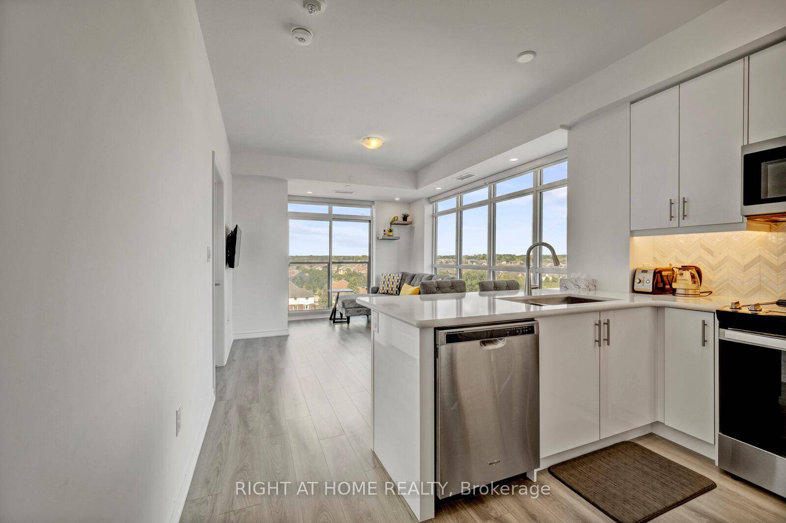 Available immediately for lease is this gorgeous 2 bedroom, 2 bathroom with 2 car parking condo unit in Waterdown.