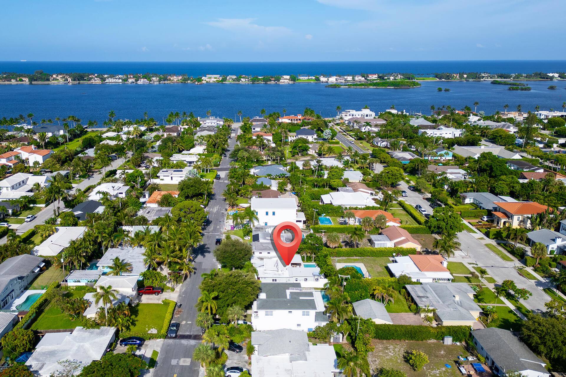 Build your dream home ! 5, 760 SF 60 ft x 96 ft parcel east of Olive Ave on a desirable through street to the Intracoastal Waterway.