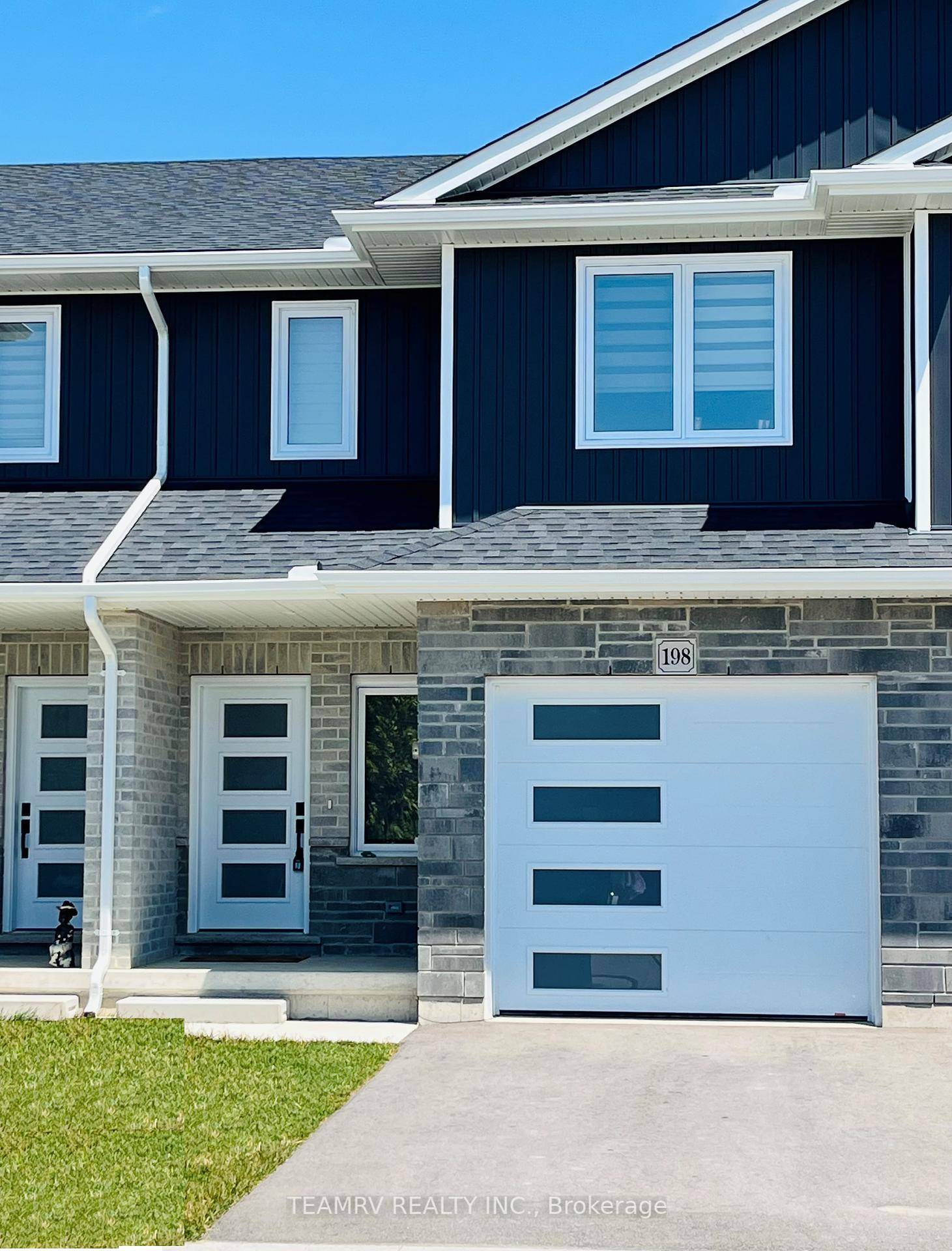 Beautiful Townhouse with open concept main floor plan amp ; 3 bedrooms, 2.
