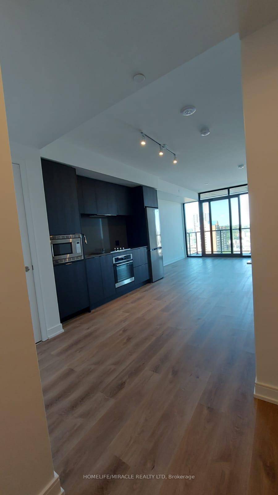 Brand New, Stylish 1 Bed Den Suite at Arte Residences !