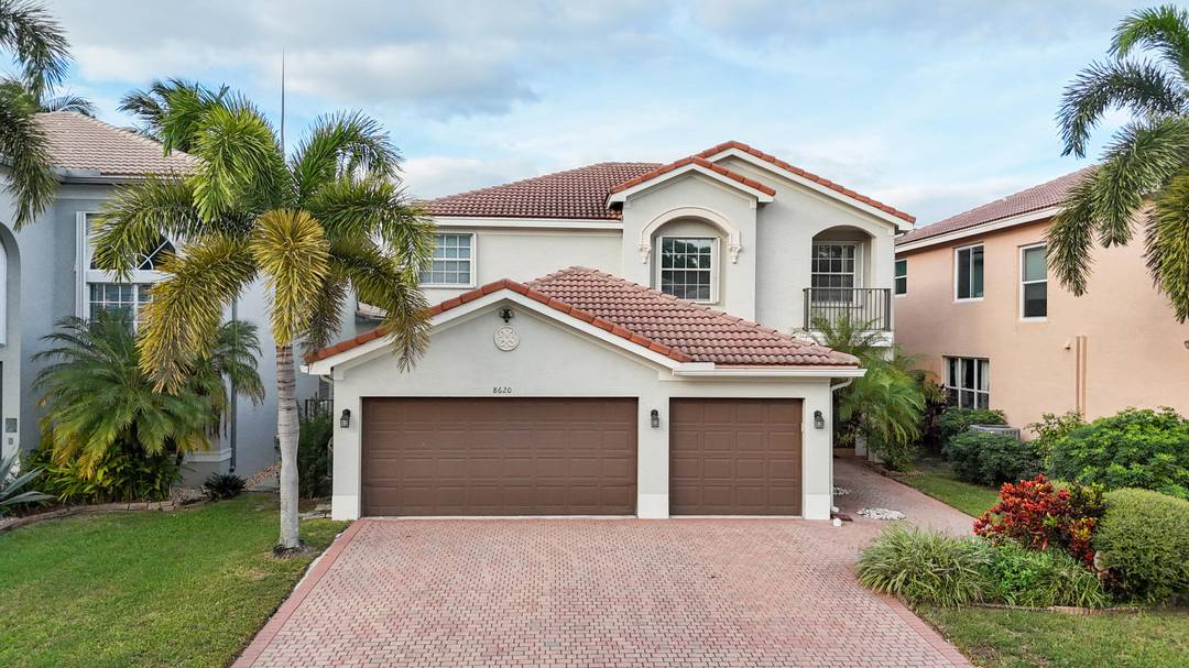 Beautiful and spacious 5 bedroom, 3 bath home in the desirable Canyon Isles community.