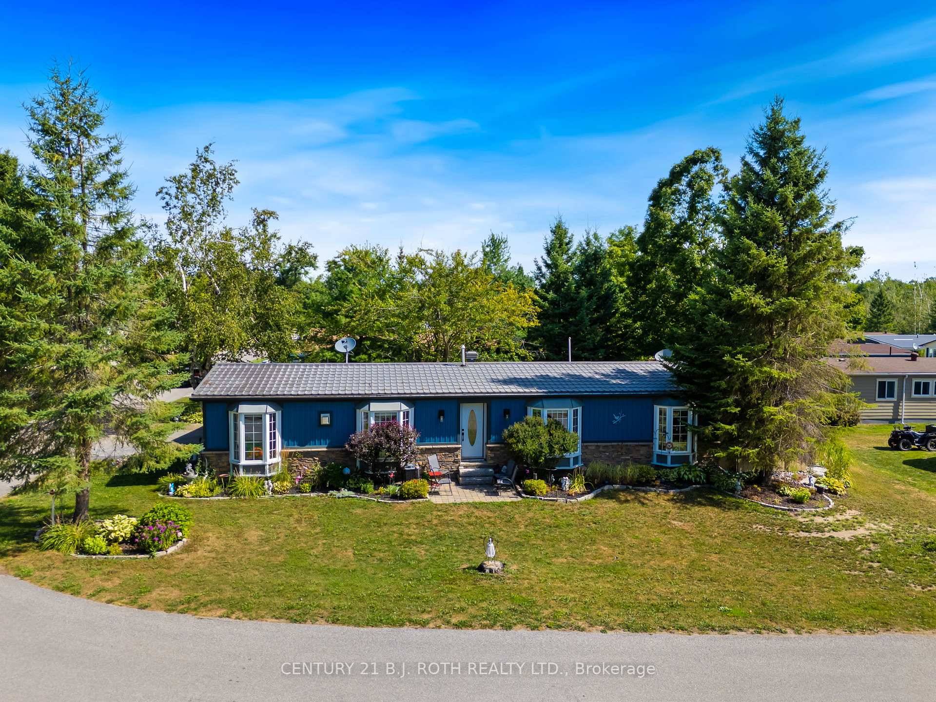 Welcome to 1 Maple Cres in the sought after Big Cedar Estates community in Oro Medonte !
