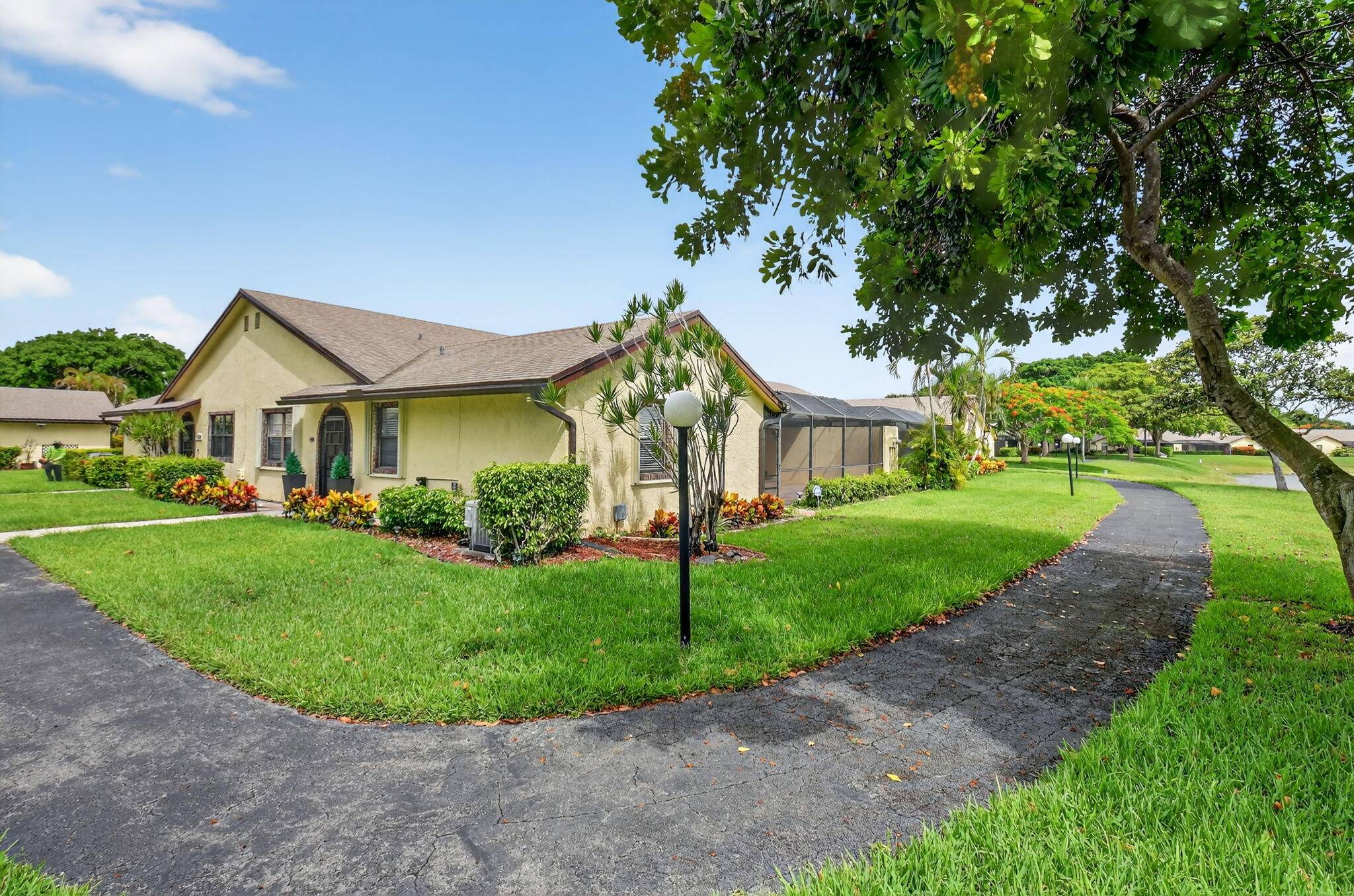 Beautifully renovated villa in the 55 community of Lakes at Boca Barwood.