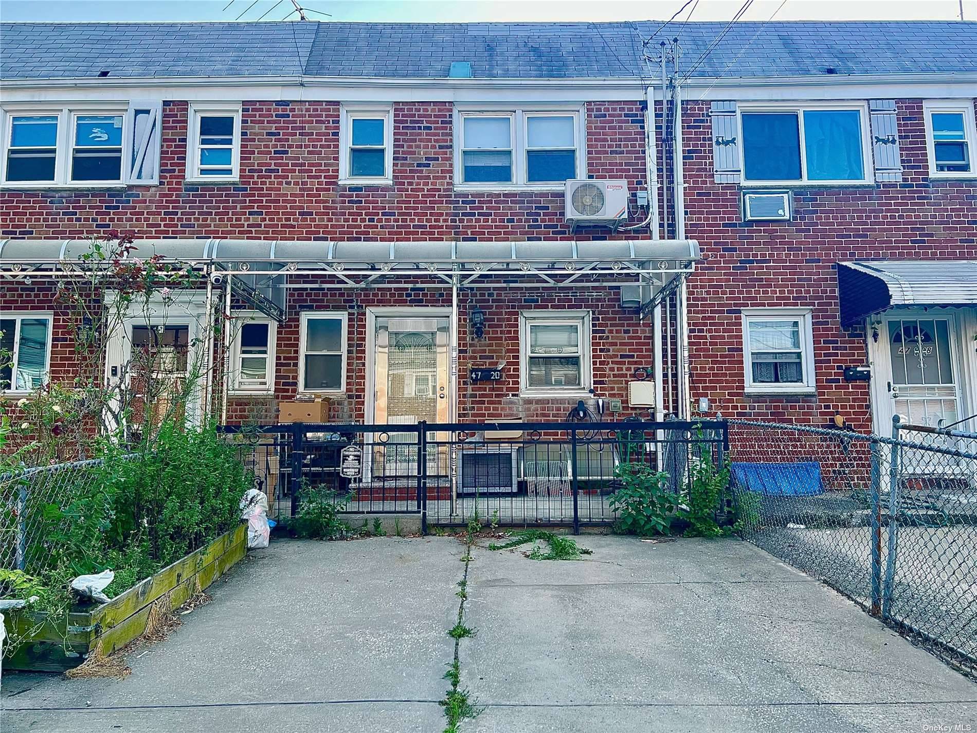 Well maintained single family home in the heart of Bayside Situated on a quiet cul de sac.