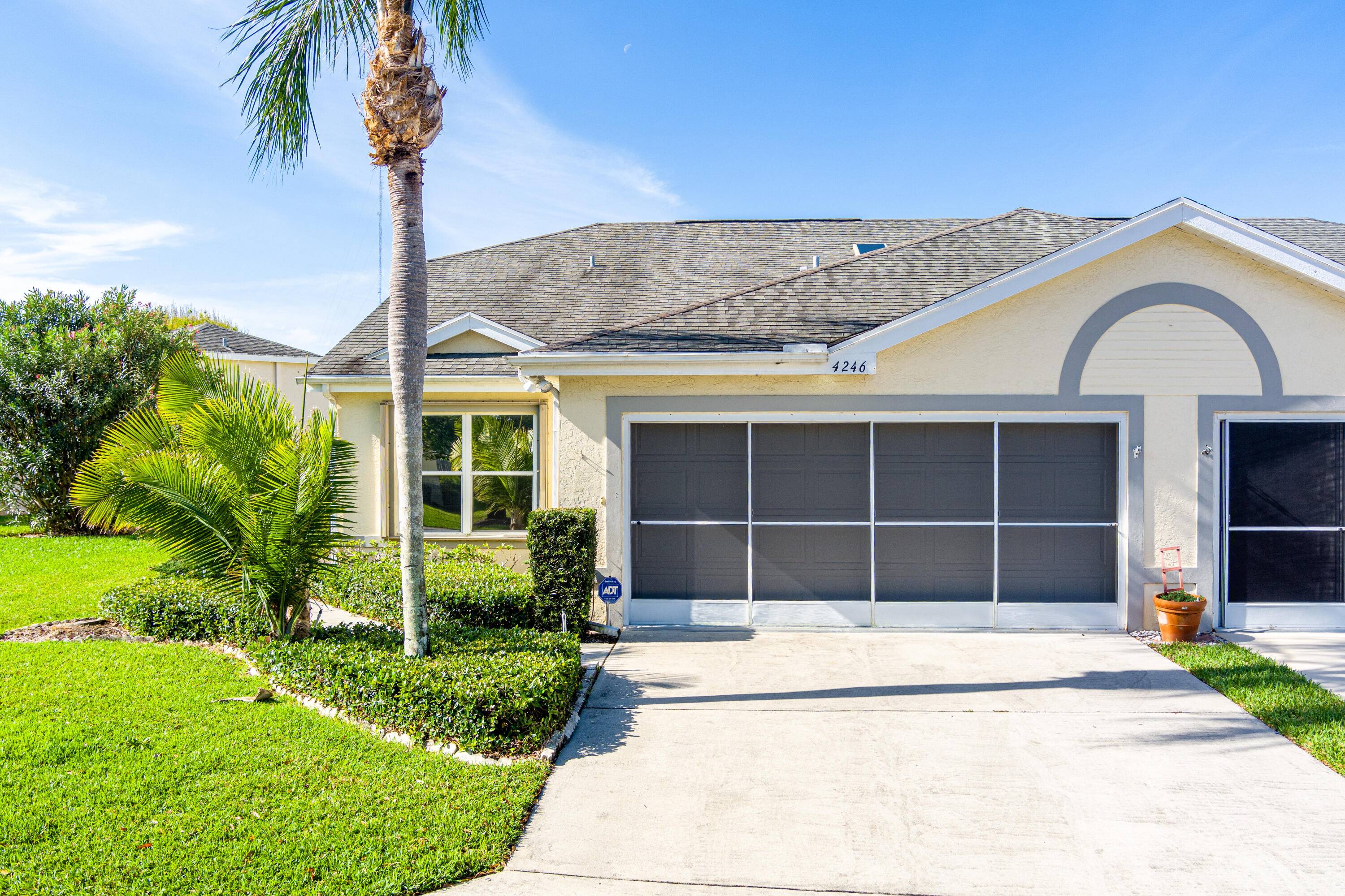 PRICE IMPROVEMENT ! MAINTAINED MOVE IN READY !