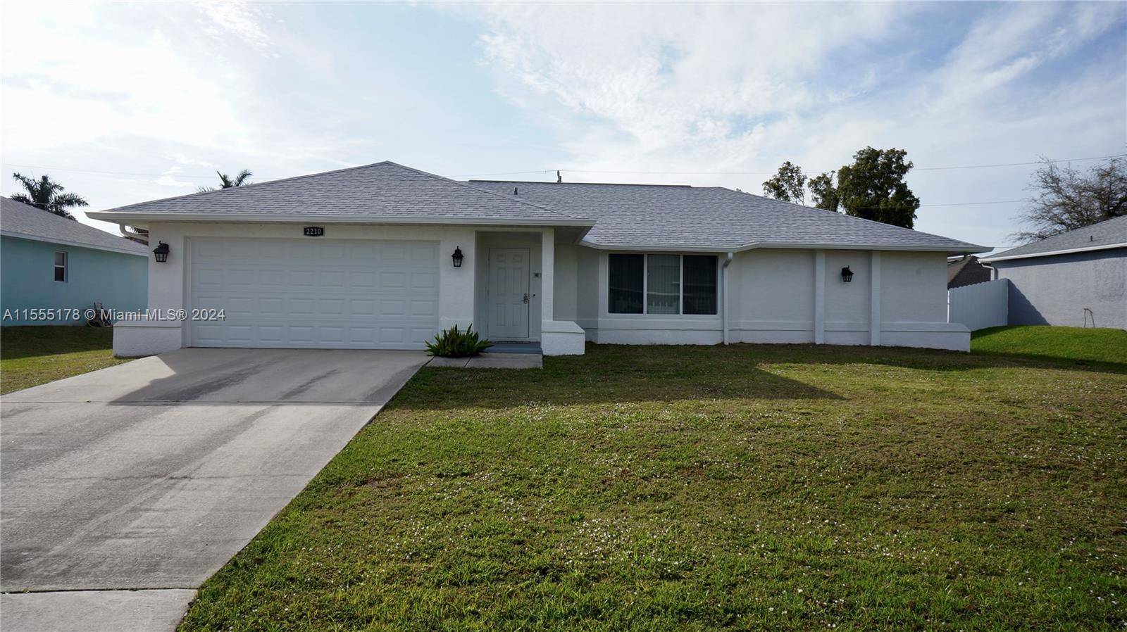 Welcome to your dream home in the SW Cape Coral area !