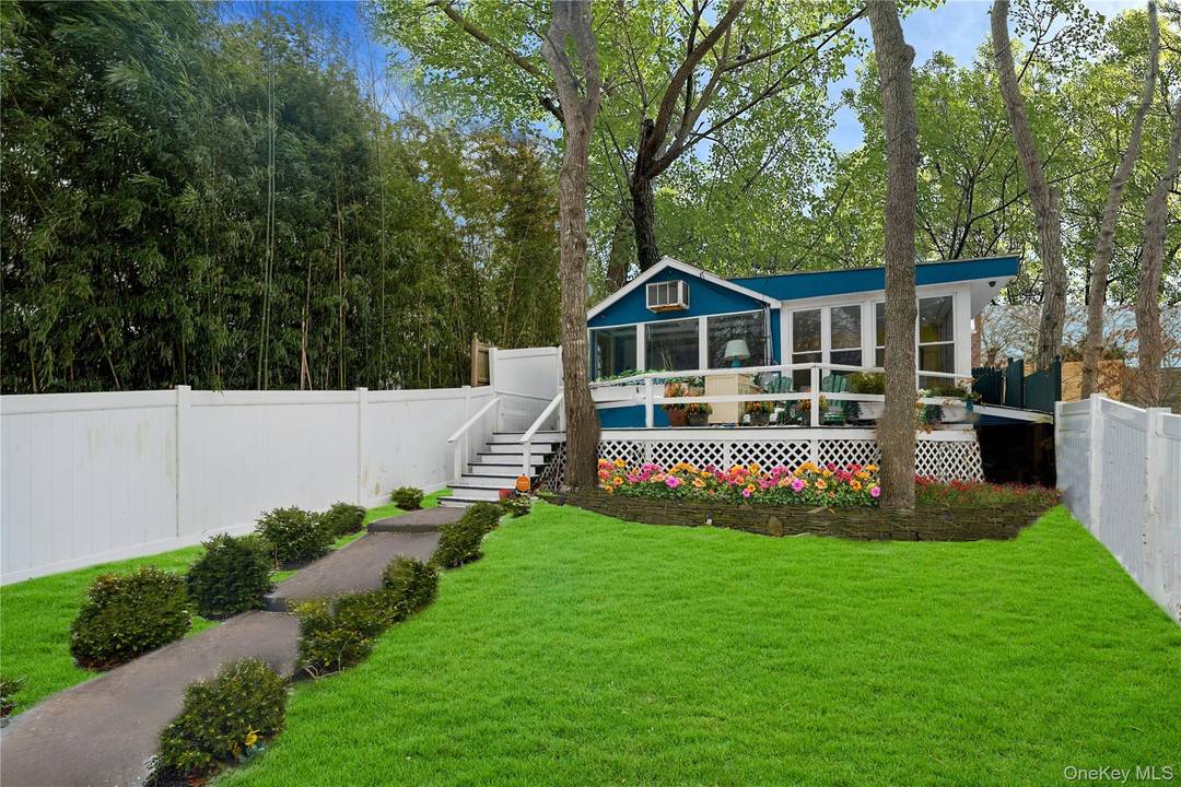 The Ultimate Springs Waterfront Retreat 74 Richardson Ave, East Hampton Rarely does a property combine authentic beach cottage charm with the exclusive lifestyle of a private boater's sanctuary.