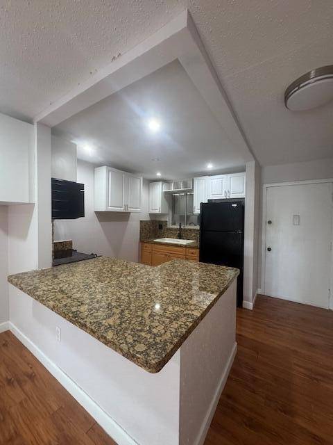 Charming 2 bedroom, 1 bath in a prime location near restaurants and shopping.