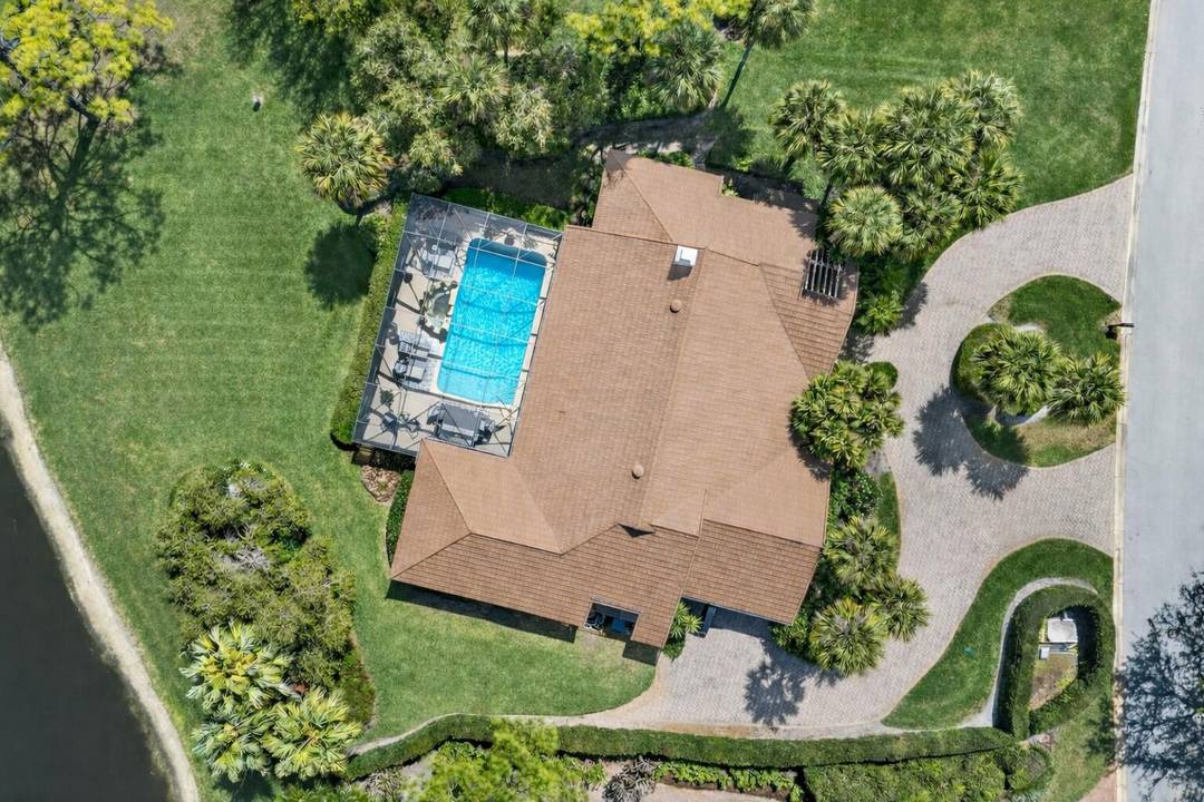 Completely reimagined and taken down to the studs, this stunning 3 bedroom, 4 bath home in Mariner Sands Country Club showcases sleek modern design and exceptional craftsmanship throughout.