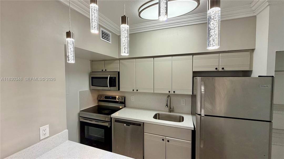 Largest Unit in the Building 2BD amp ; 2BA on the top 3rd floor with South exposure.