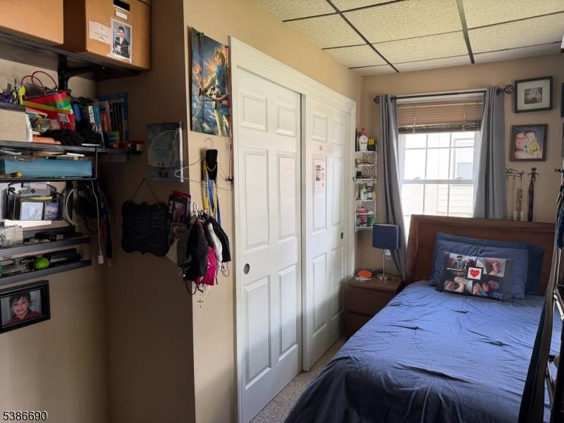 Welcome to this beautiful single family home in Linden, NJ !