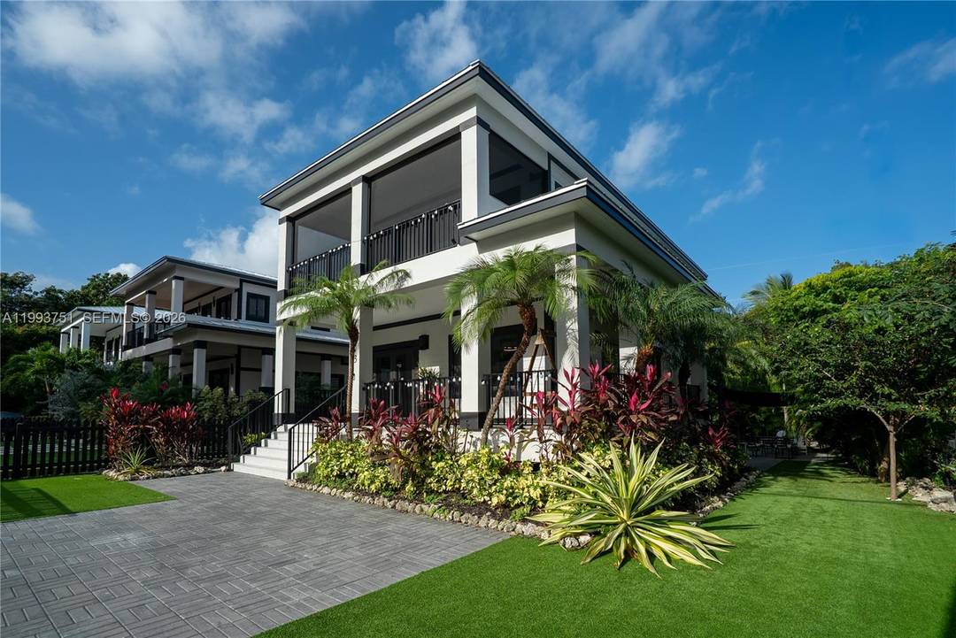 Elegant two story concrete home in Key Largo !