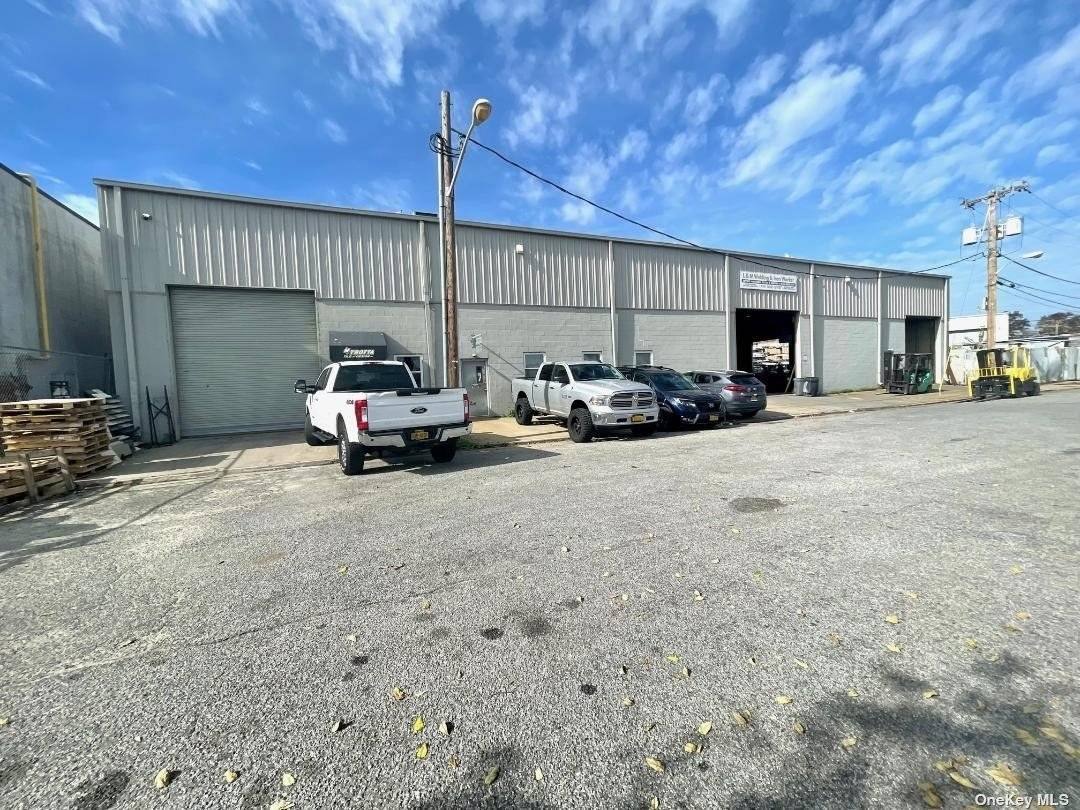 10-20 Taylor Street, Freeport, NY 11520
