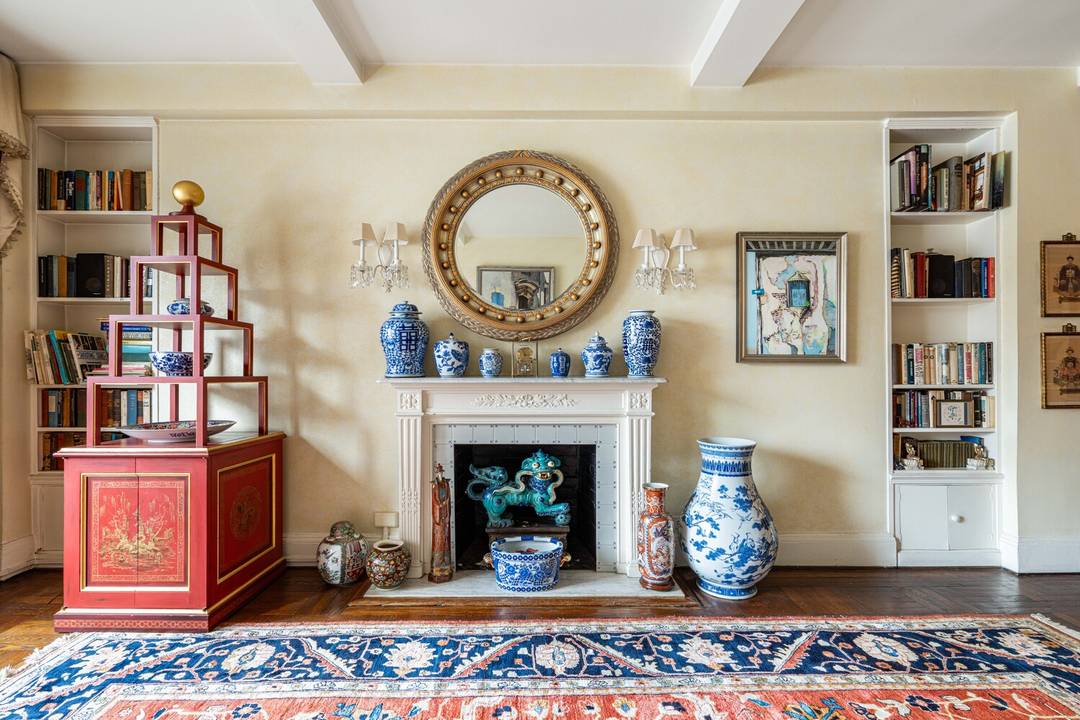 Elevated above the city, this luminous Classic Seven with open views and sunlight captures the timeless elegance of prewar living.