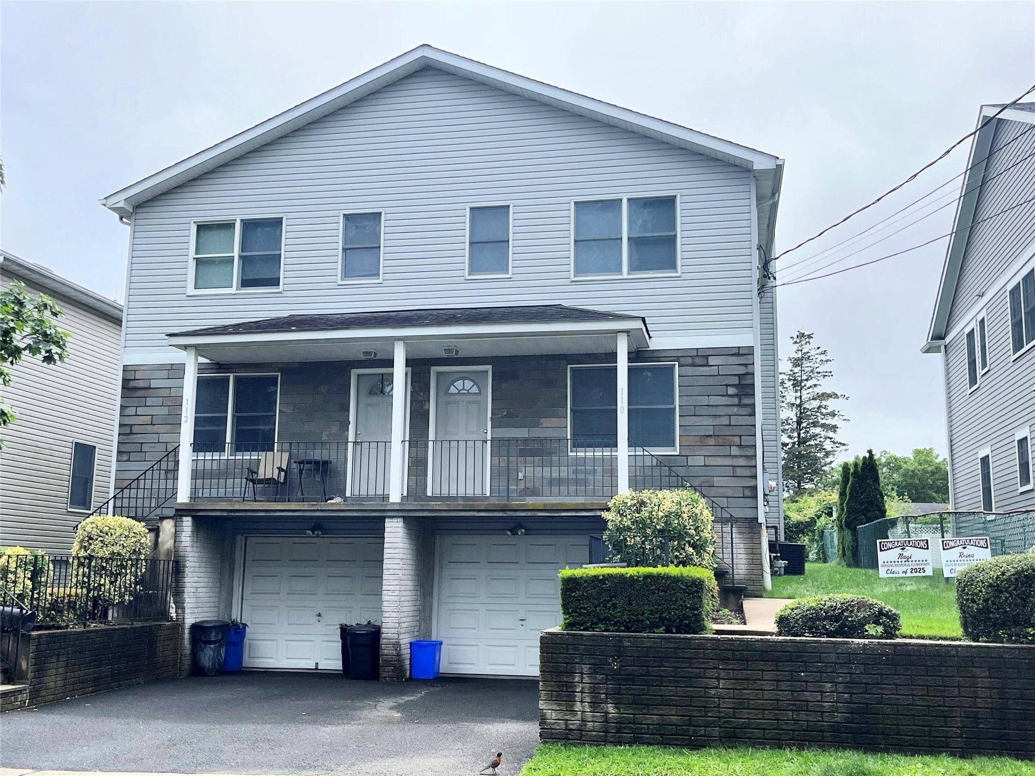 Welcome to this beautifully maintained 3 bedroom, 2.
